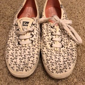 Size 7 KEDS